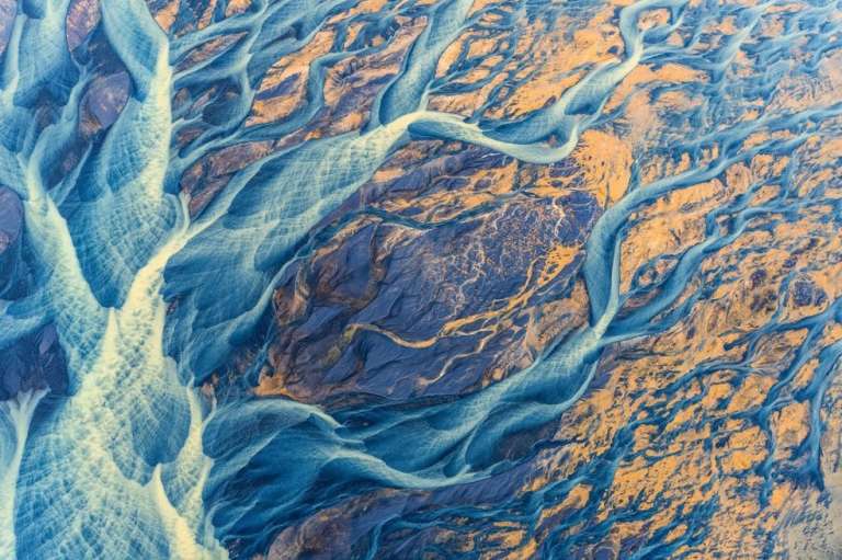 La categoría de Agua fue ganada por Kristin Wright, de Estados Unidos, quien capturó esta vista aérea de un río islandés.