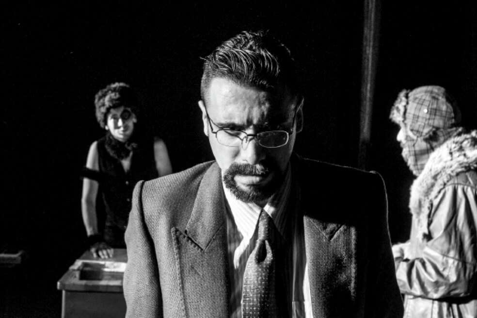 “Rabia” es una obra que habla de la guerra desde la mirada de dos perros. Su temporada termina el 3 de marzo. / Cortesía de Moisés Ballesteros