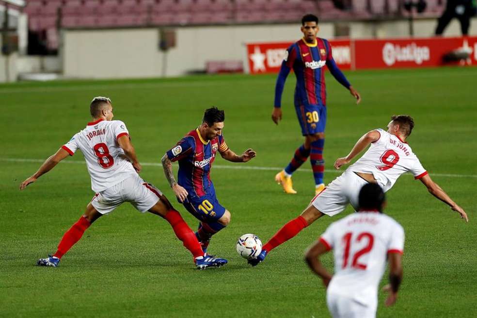 Lionel Messi en acción en la cuarta fecha de LaLiga ante Sevilla.