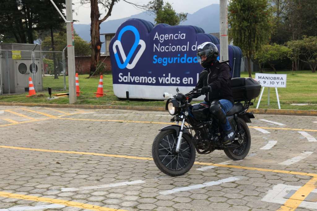 La nueva pista aplicará para motos y carros.