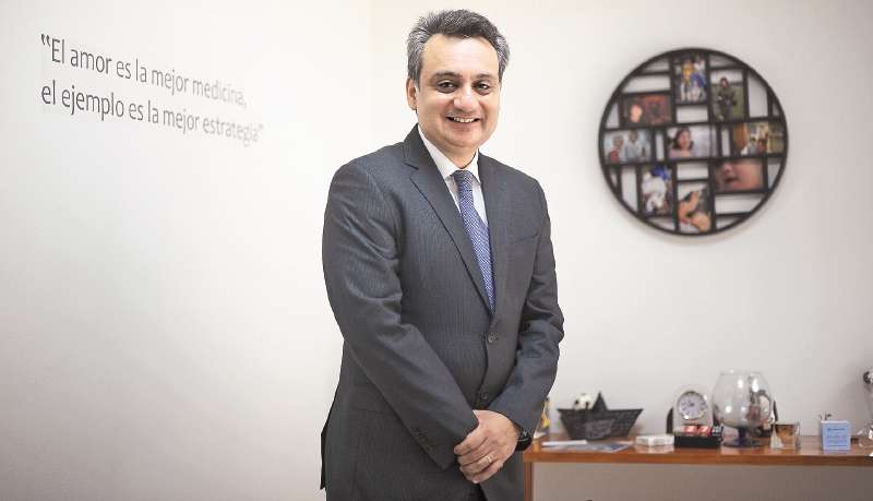 El doctor Henry Gallardo lleva tres años como director del hospital universitario. / Cristian Garavito