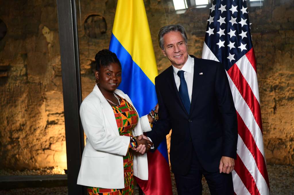 Secretario de Estado de los Estados Unidos durante su visita a Colombia en compañía de la vicepresidenta Francia Márquez durante la ratificación del capítulo étnico del acuerdo de paz.