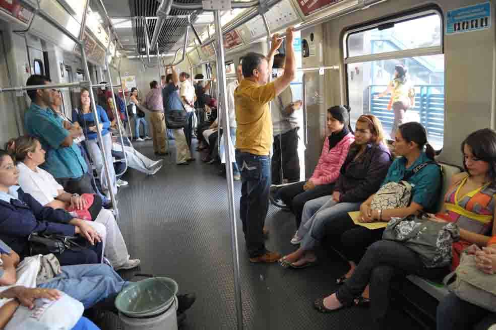El metro de Medellín transporta 770 mil personas a diario. / Archivo