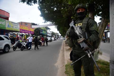 Relevan a comandante de Policía en Sucre tras muerte de civiles atribuída a uniformados