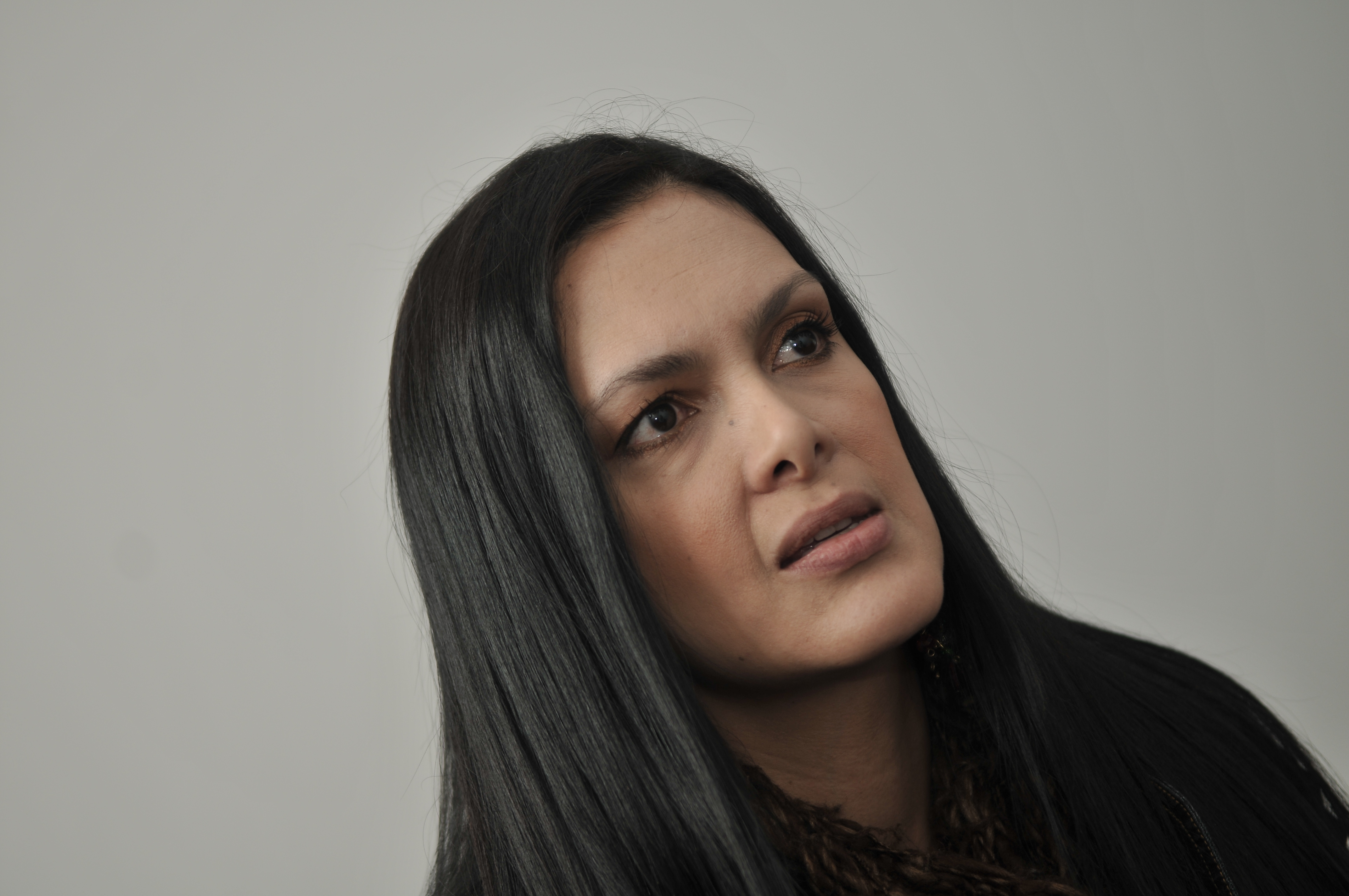 Actriz y modelo colombiana que habla de su fundación en contra del aborto - Entrevista