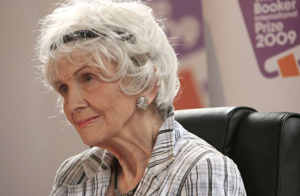 (FILES) Canadian author Alice Munro speaks to the media as she receives her Man Booker International award at Trinity College Dublin, in Dublin, Ireland, on June 25, 2009.