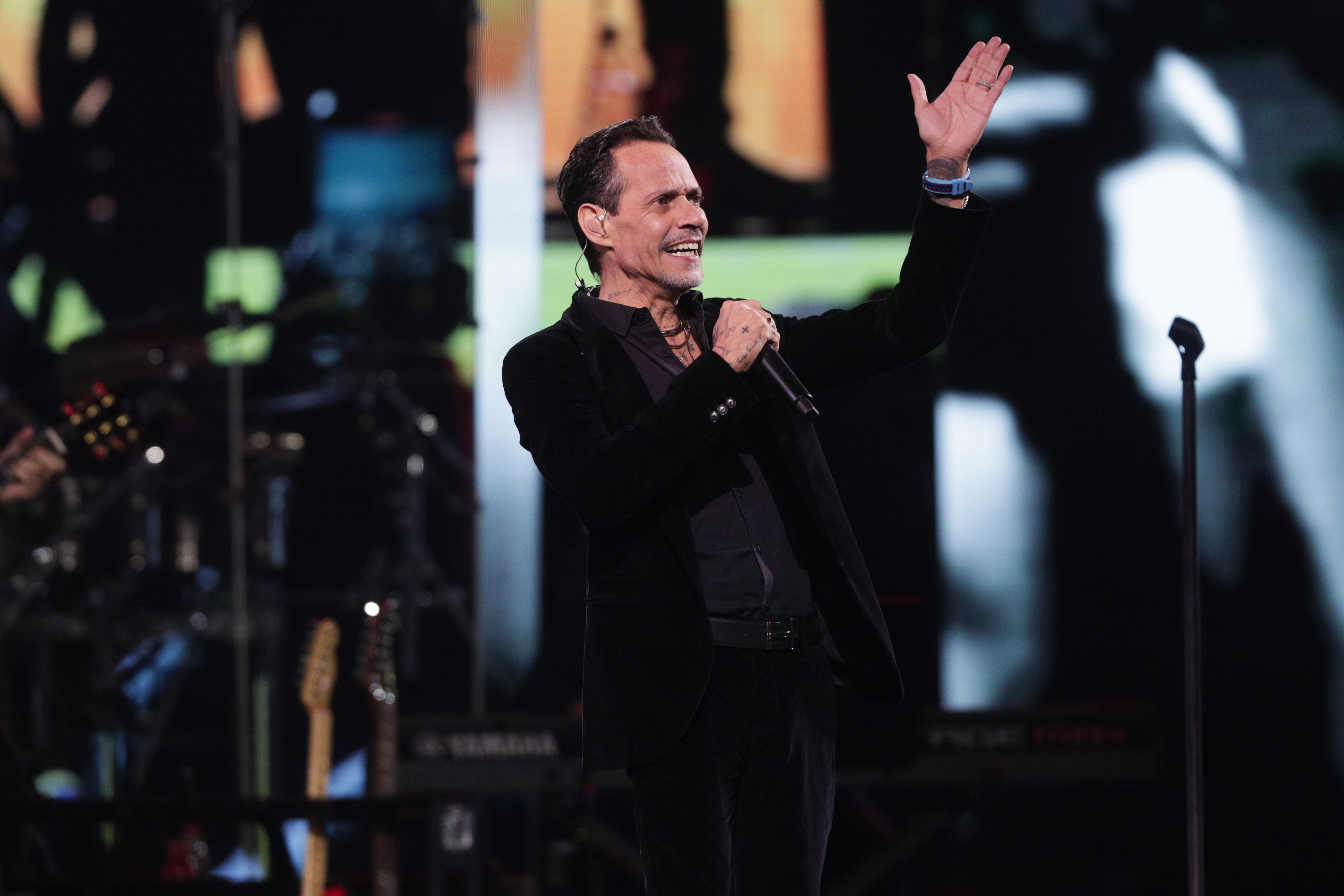 AME2791. VIÑA DEL MAR (CHILE), 23/02/2025.- El cantante Marc Anthony se presenta en concierto durante el 64º Festival Internacional de la Canción de Viña del Mar este domingo, en Viña del Mar (Chile). EFE/ Adriana Thomasa