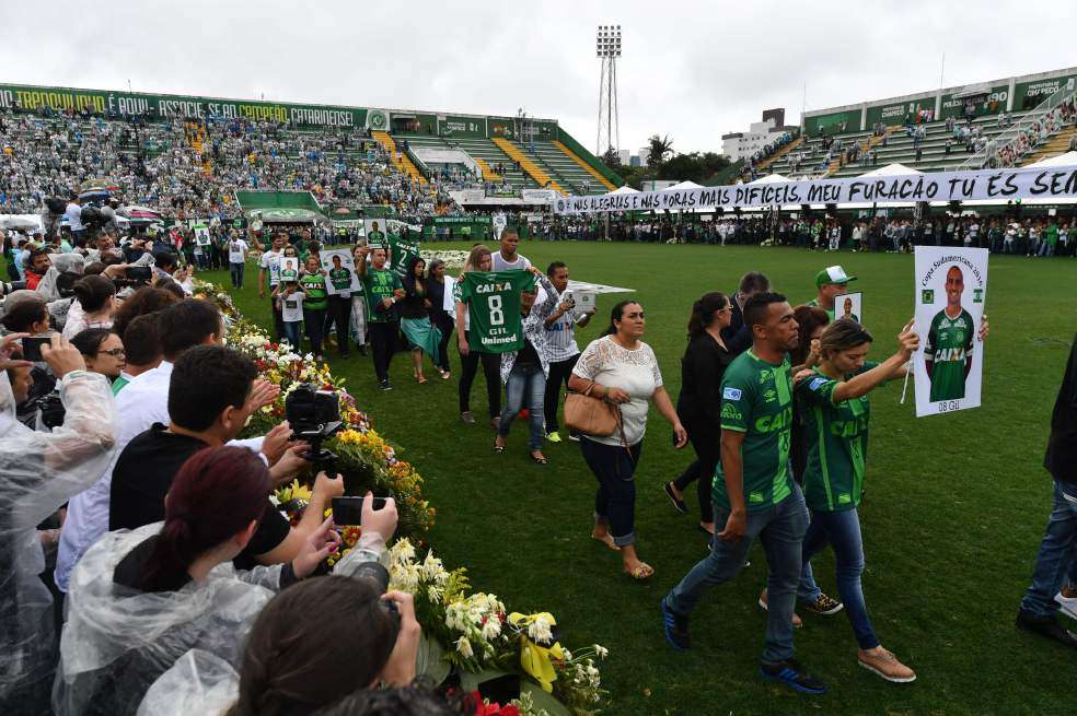 Funeral de las víctimas de la tragedia del vuelo 2933 en el estadio Arena Condá, en Chapecó (Brasil).