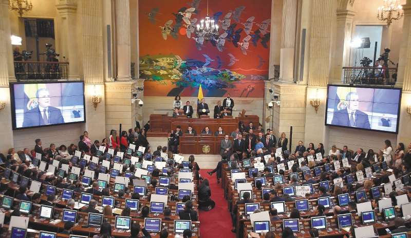 Dos proyectos del partido de gobierno proponen disminuir el tamaño de las unidades de trabajo legislativo.