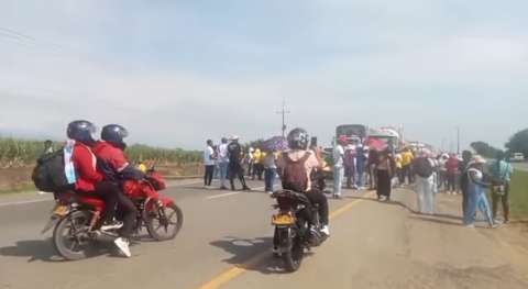 Afros y campesinos bloquearon la vía Panamericana entre Cauca y Valle