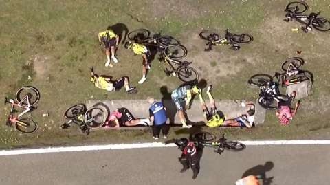 Dramática caída de Vingegaard, Roglic y Evenepoel en Vuelta al País Vasco: video