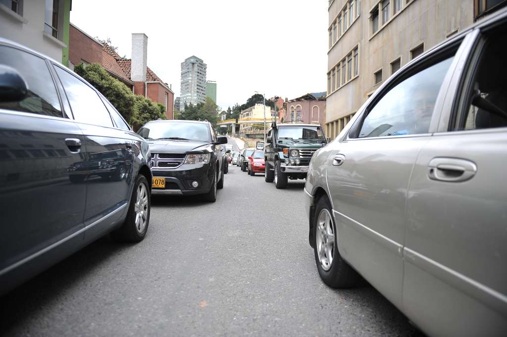 Avisos que hacen referencia a el cambio de restricción vehicular en el centro de la capital