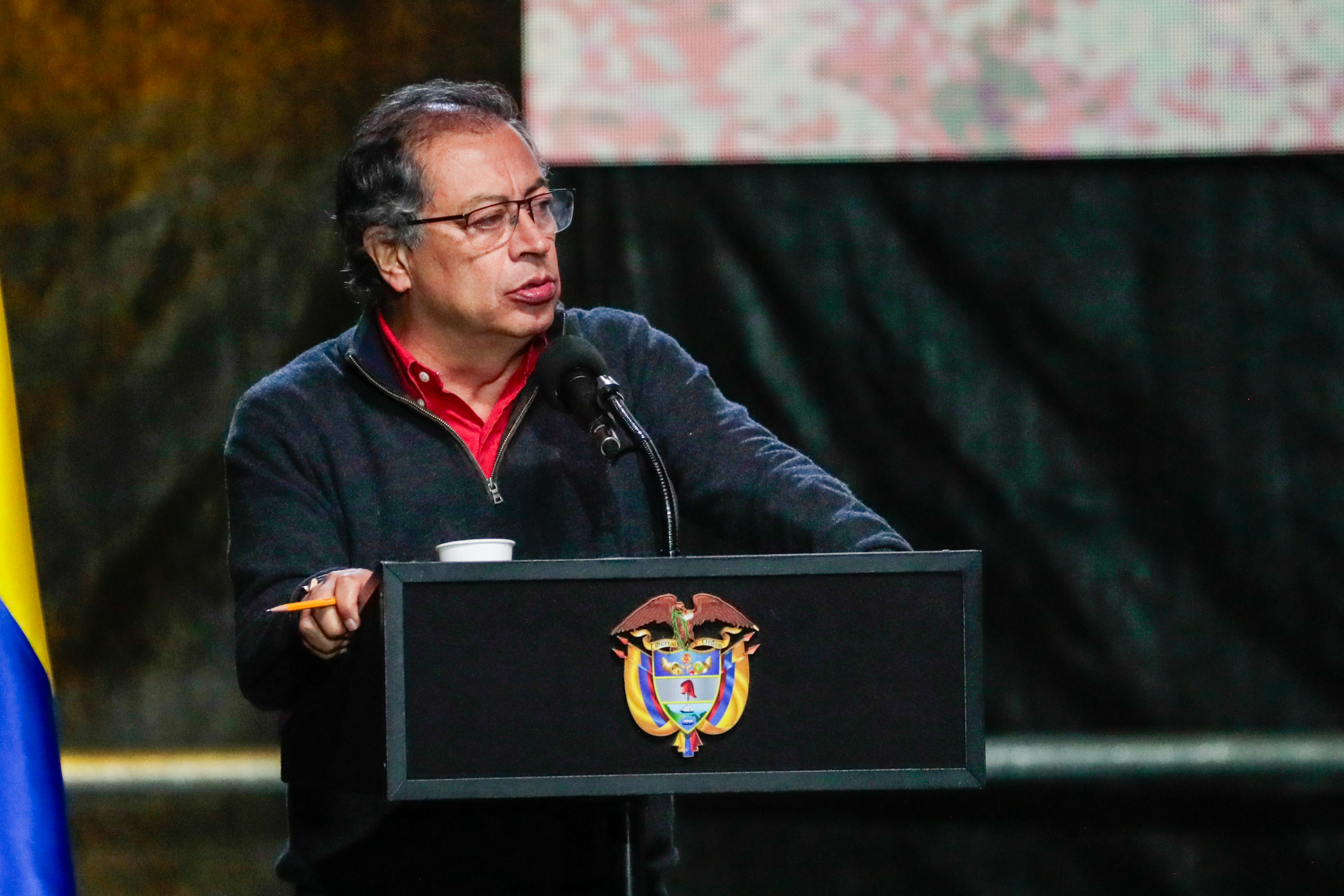 BOG400. BOGOTÁ (COLOMBIA), 22/07/2024.- El presidente de Colombia, Gustavo Petro, habla este lunes en la Plaza de Toros La Santamaría en Bogotá (Colombia). El Gobierno colombiano sancionó la ley ‘No más olé’, que prohíbe las corridas de toros en el país a partir de 2027 y que fue aprobada por el Congreso en mayo pasado, una iniciativa que, según denuncian los defensores de la tauromaquia, afectará a la economía y el empleo de las personas que viven de esta actividad. EFE/Carlos Ortega