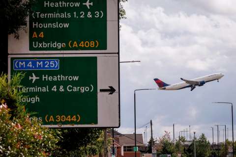 Siguen los retrasos de varios vuelos en aeropuertos de Europa tras un ciberataque
