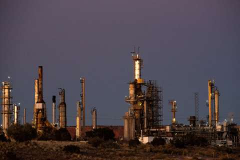 El petróleo se hunde a sus niveles más bajos en casi 20 años