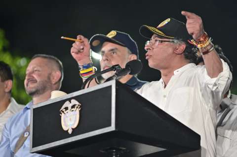 Petro desafió al Congreso planteando a sus bases una “huelga indefinida”