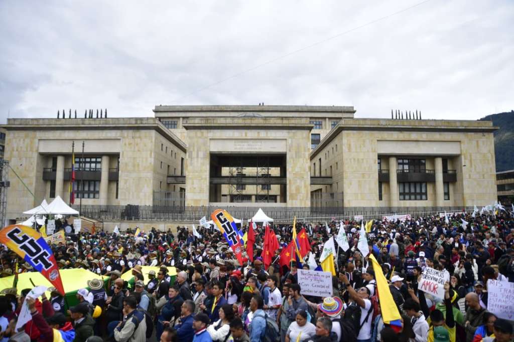 Así transcurren las movilizaciones en apoyo al salario mínimo de COP 2.000.000 decretado por el presidente, Gustavo Petro.