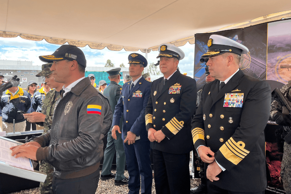 Ministro de Defensa y cúpula militar en rueda de prensa en el Museo de la Fuerza Aeroespacial Colombiana en Tocancipá (Cundinamarca).