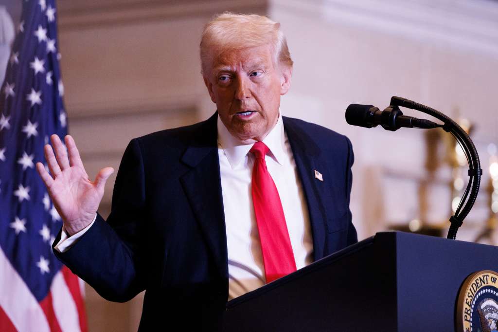 Washington (United States), 06/02/2025.- US President Donald Trump speaks during the National Prayer Breakfast at the US Capitol in Washington, DC, USA, 06 February 2025. President Trump has directed staff at the Education Department’s Office for Civil Rights to aggressively pursue complaints involving antisemitism. EFE/EPA/AARON SCHWARTZ / POOL