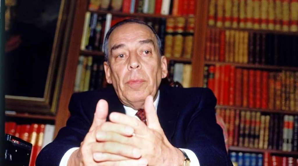 Álvaro Gómez Hurtado fue asesinado el 2 de noviembre de 1995, cuando salía de la Universidad Sergio Arboleda en Bogotá. 