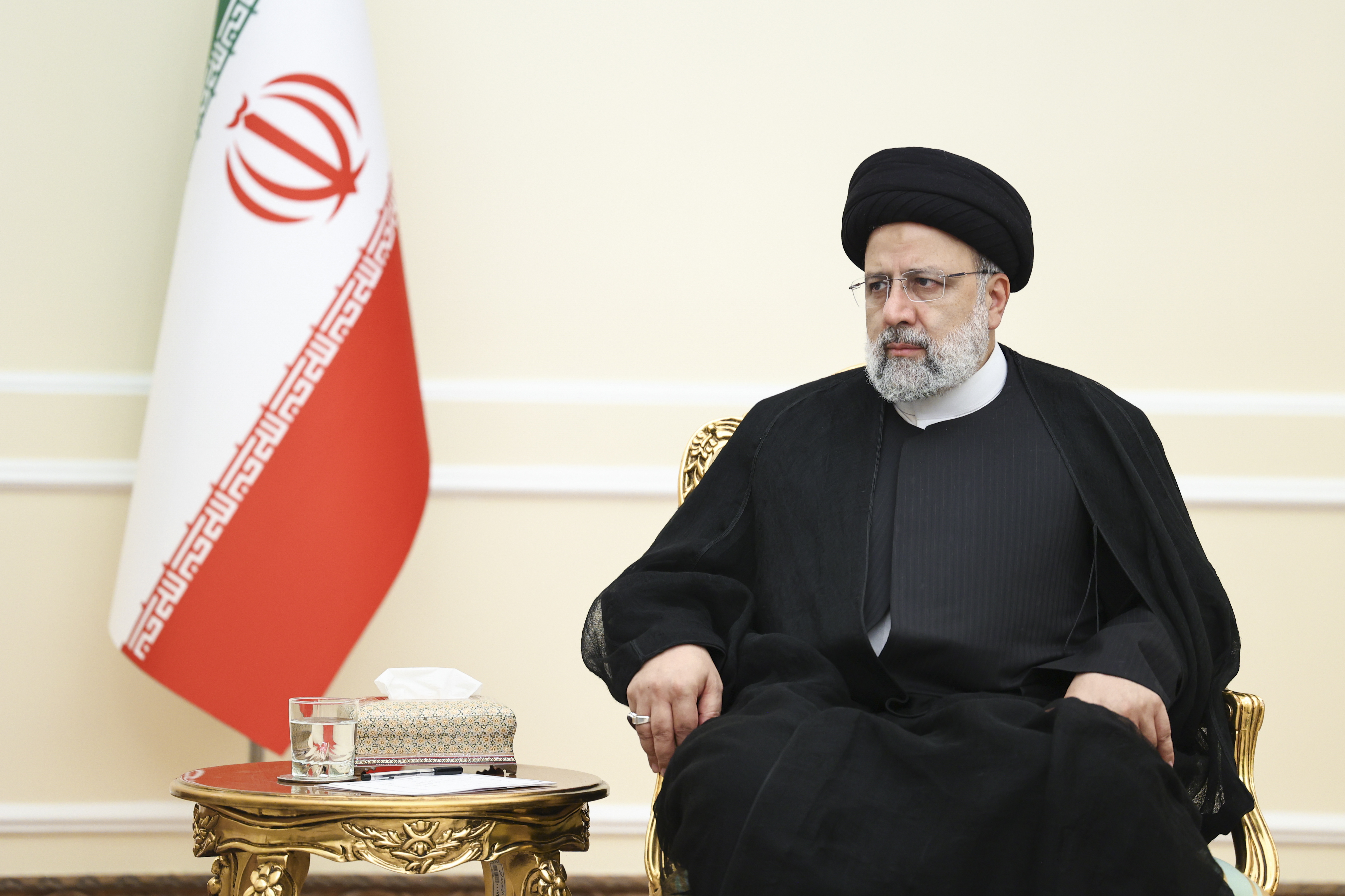 Tehran (Iran (islamic Republic Of)), 23/10/2023.- A handout picture made available by Russian Foreign ministry press service shows Iranian President Ebrahim Raisi listens to Russian Foreign Minister Sergei Lavrov, during their meeting following the Second regional 3+3 regional meeting in Tehran, Iran, 23 October 2023. Iran holds the meeting aiming to solve tension between Azerbaijan and Armenia. (Azerbaiyán, Rusia, Teherán) EFE/EPA/RUSSIAN FOREIGN MINISTRY PRESS SERVICE HANDOUT HANDOUT EDITORIAL USE ONLY/NO SALES HANDOUT EDITORIAL USE ONLY/NO SALES