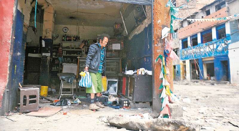 Son muy pocas personas las que, después del operativo, permanecen en el Bronx / Óscar Pérez - El Espectador