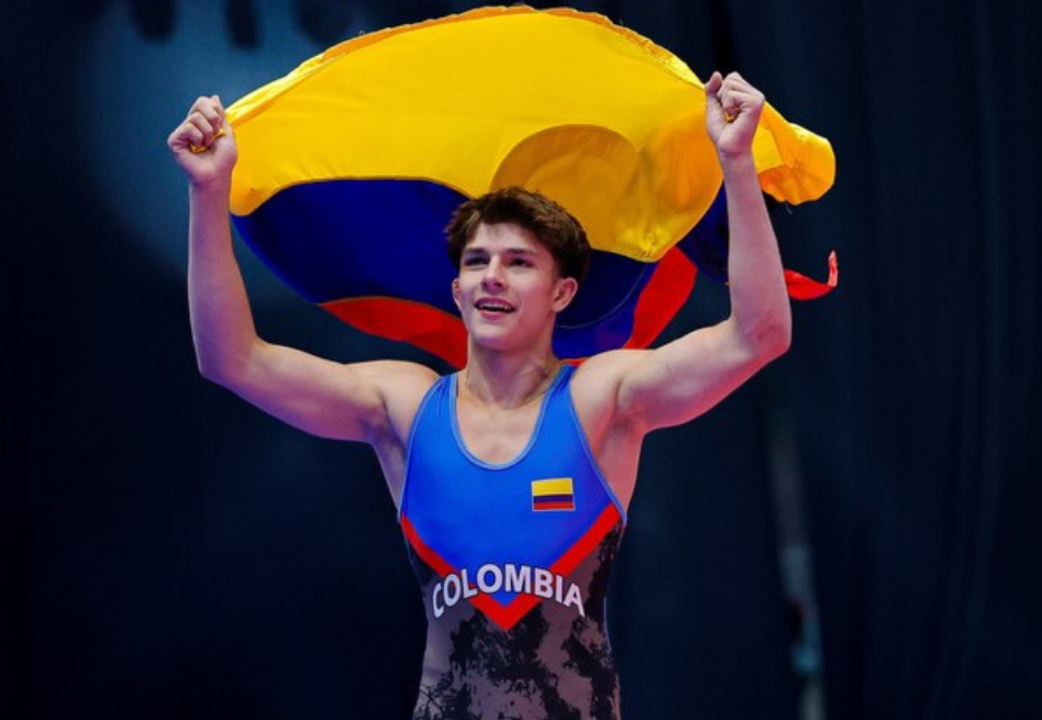 El santandereano, de 17 años, derrotó 11-0 al uzbeko Jakhongir Tulkunov en la final de los 55 kilogramos y se convirtió en el primer colombiano en conquistar un campeonato mundial masculino de lucha.