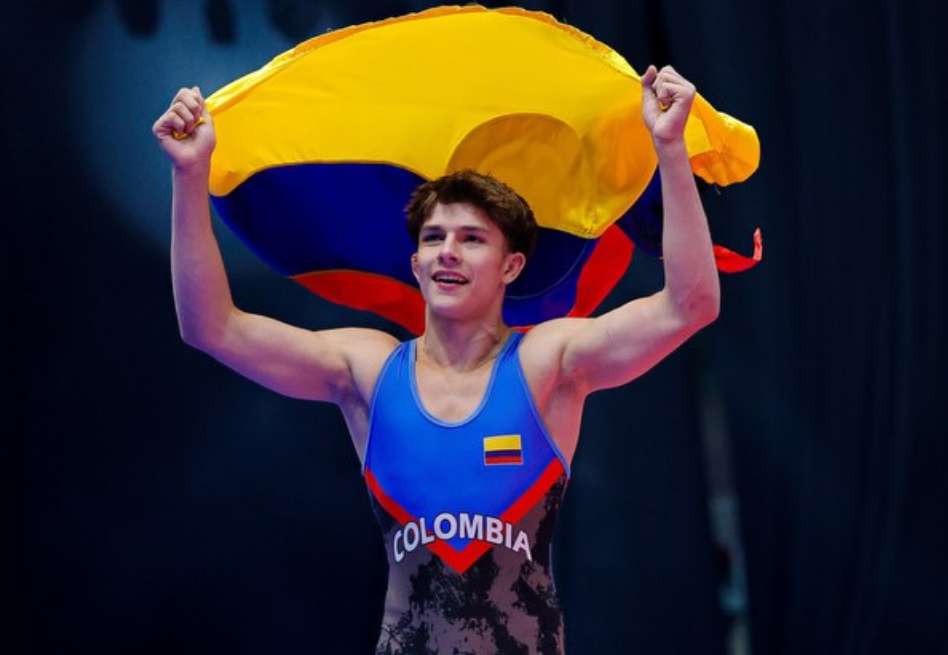 El santandereano, de 17 años, derrotó 11-0 al uzbeko Jakhongir Tulkunov en la final de los 55 kilogramos y se convirtió en el primer colombiano en conquistar un campeonato mundial masculino de lucha.