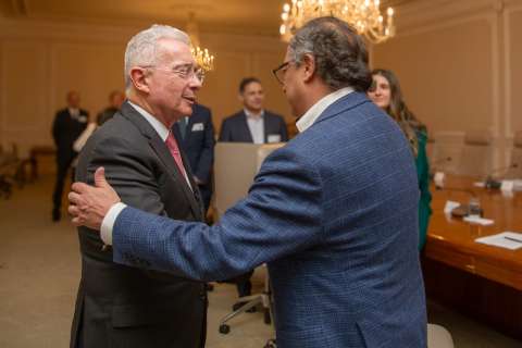 “Violador de la Constitución”: Uribe se pronunció contra el ‘fast track’ de Petro