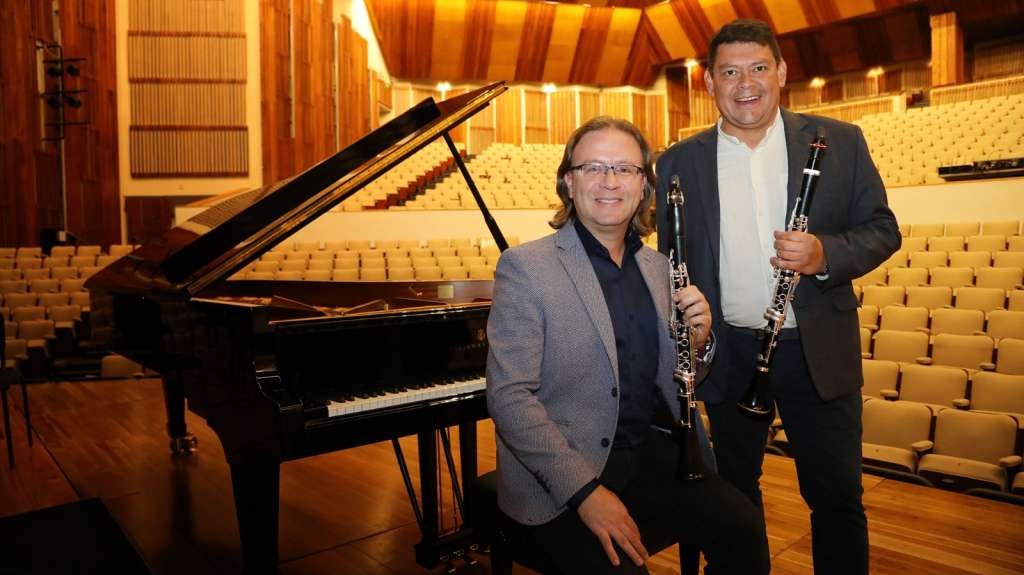 Guillermo Marín y Edwin Rodríguez, clarinetistas de la Filarmónica de Bogotá