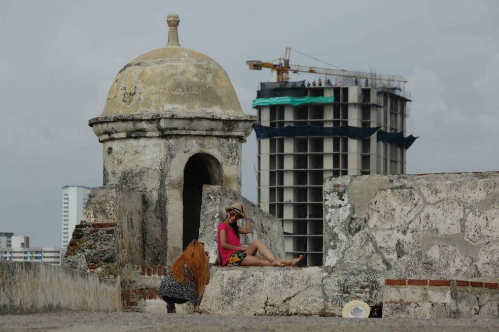La construcción del edificio Aquarela se encuentra en pleno centro histórico de la capital del departamento de Bolívar. / EFE