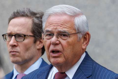 El senador demócrata Bob Menéndez fue declarado culpable de corrupción en EE. UU.