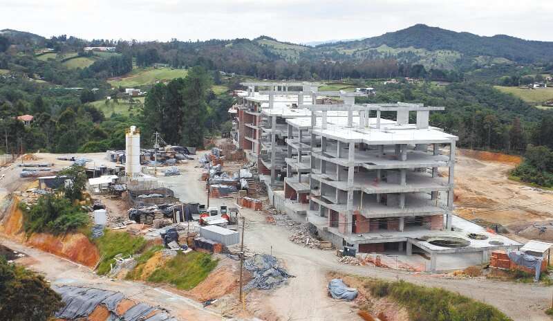 En esta construcción sin terminar quedaron los recursos de los primeros inversionistas de Meritage. / Nelson Sierra