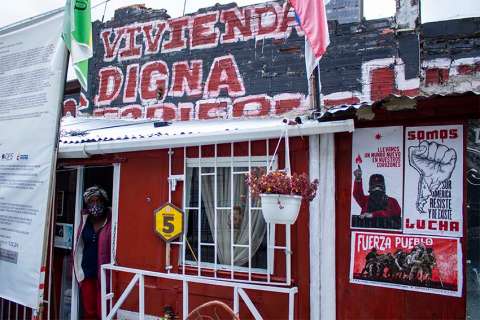Yolanda Cuestas y la casa que construyó como protesta en un andén de Bogotá