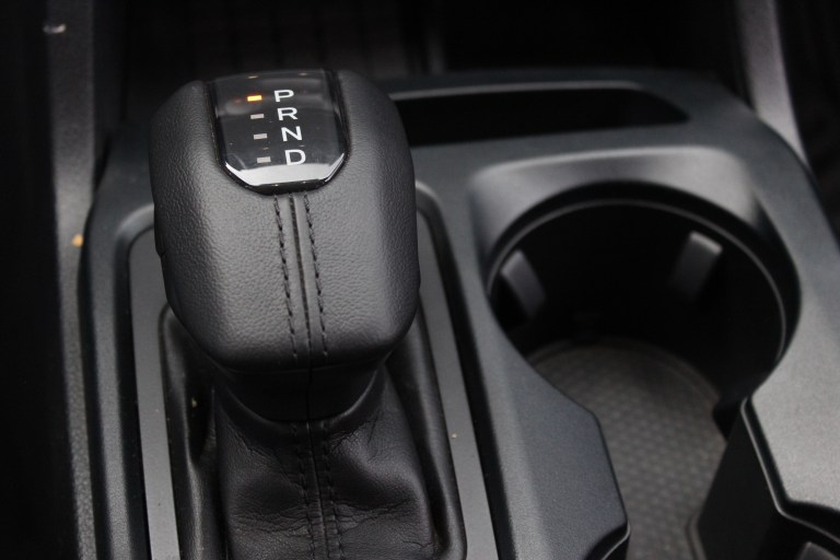 ¿Cada cuánto se debe cambiar el líquido de la transmisión de una caja automática?