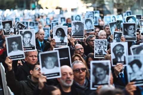 Argentina juzgará en ausencia a iraníes y libaneses por la bomba a la AMIA en 1994