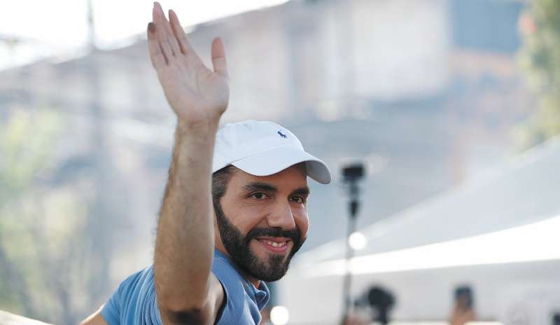 El salvadoreño Nayib Bukele es el mandatario con mayor popularidad en Latinoamérica.