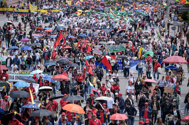 Este lunes 17 junio,  Federación Colombiana de Trabajadores de la Educació (Fecode) realizó a “Gran toma en defensa de la educación pública” para expresar su rechazo contra el proyecto de la Ley Estatutaria de Educación.