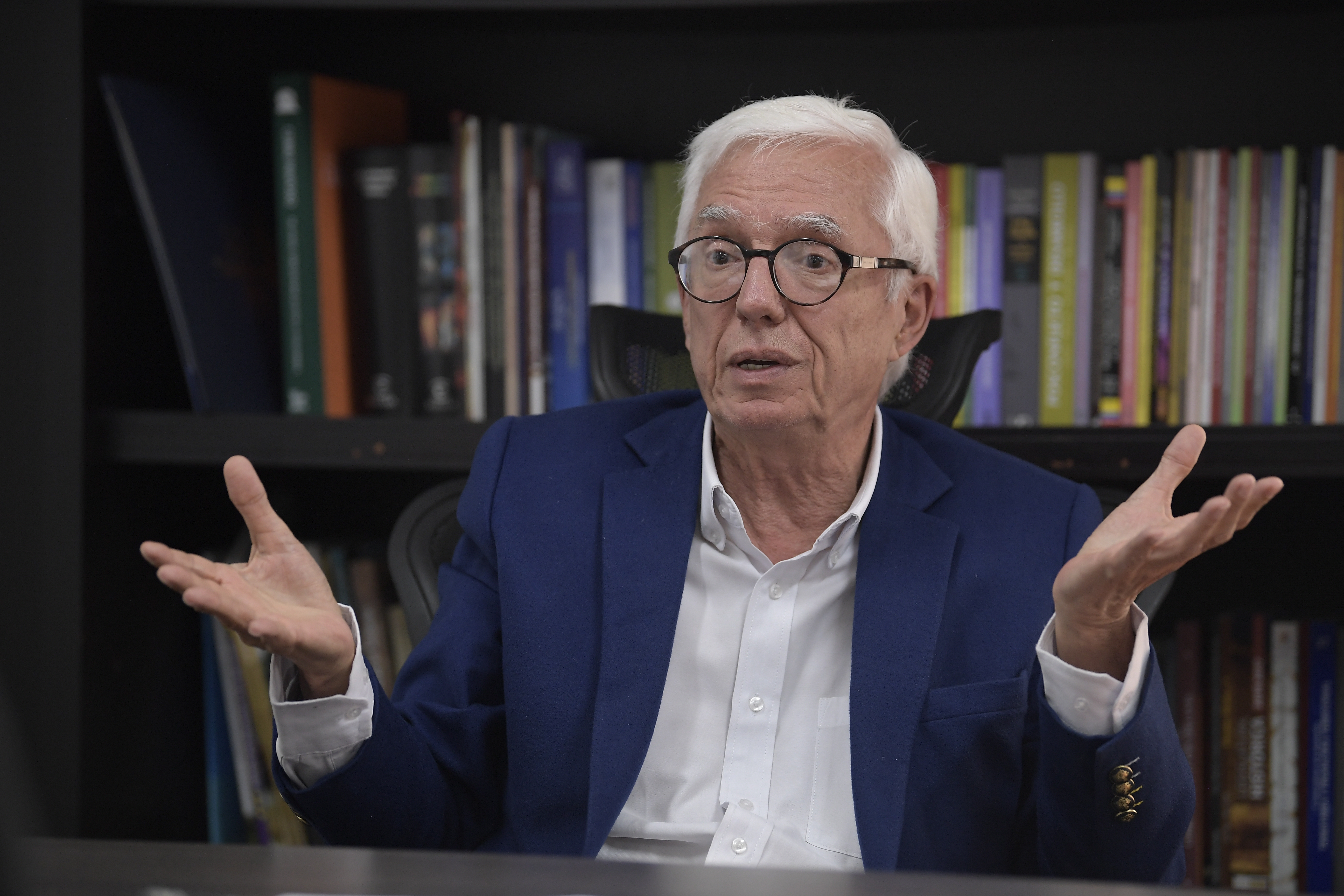 Precandidato presidencial para el 2022 por el partido Dignidad, integrante de la Coalición Centro Esperanza.