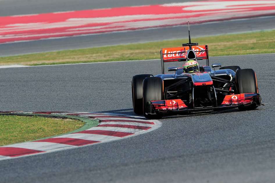 El piloto mexicano de la escudería McLaren, Sergio Pérez, durante una jornada de entrenamientos en el Circuito de Montmeló (Barcelona).