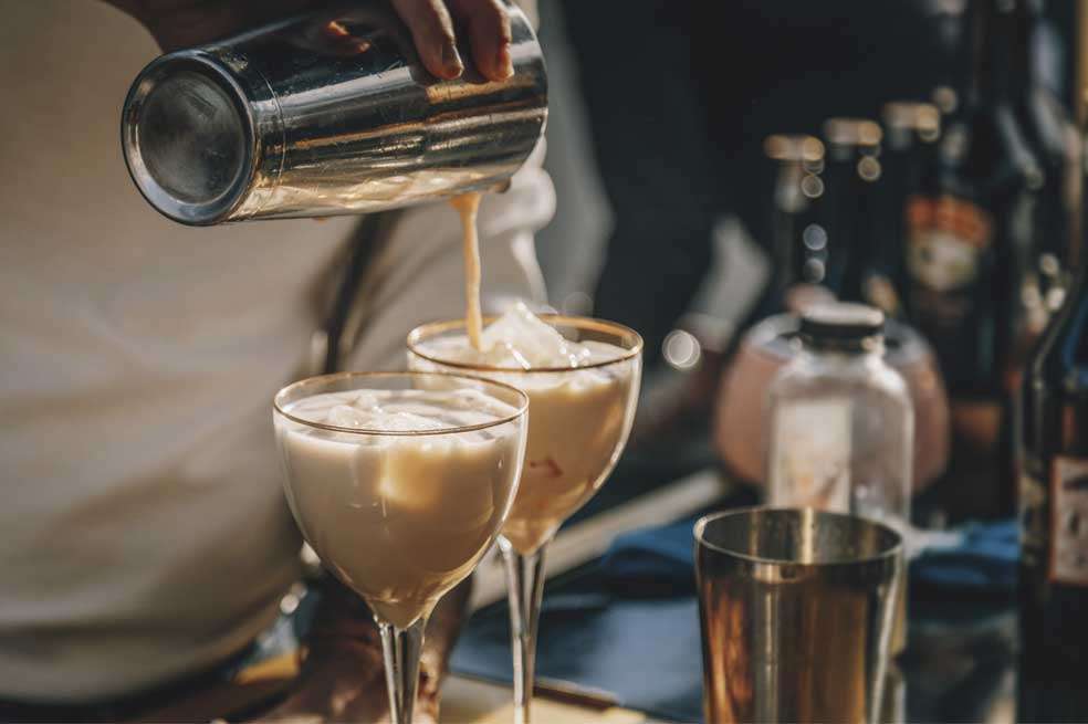 Aprende a preparar 4 deliciosas bebidas con estas recetas con café.