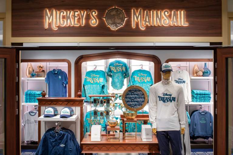 Mercancía exclusiva del Disney Treasure, el sexto y barco más nuevo de Disney Cruise Line.