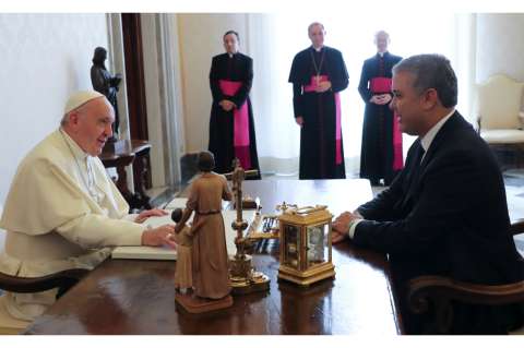 Duque agradece al papa Francisco “por su ministerio a favor de la paz” 