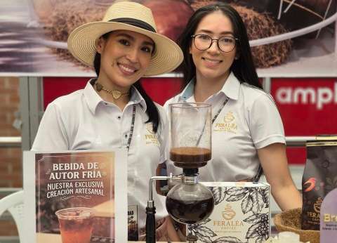 Ella estudia ingeniería, hace un programa de barismo y busca exaltar el café del Huila