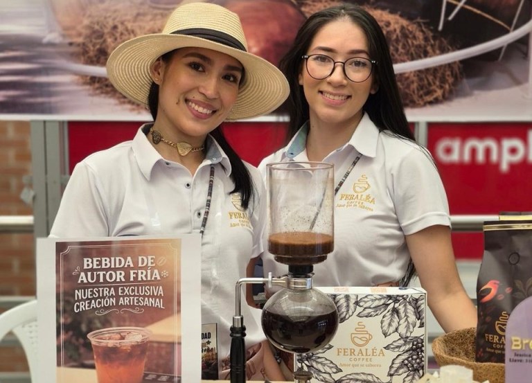 Ella estudia ingeniería, hace un programa de barismo y busca exaltar el café del Huila