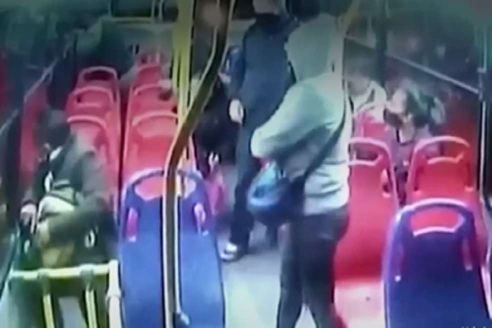 En este video quedó captado el momento donde integrantes de la banda "Los Azulejos" le dispararon a un pasajero de SITP.