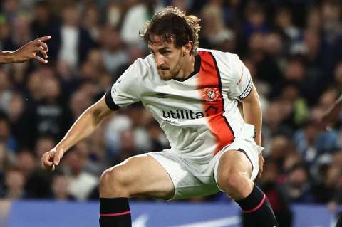 Tom Lockyer sufrió un paro cardíaco en partido de la Premier: lo confirmó su equipo