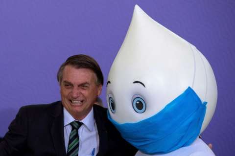 Jair Bolsonaro dice que la mejor vacuna contra el coronavirus es el propio virus
