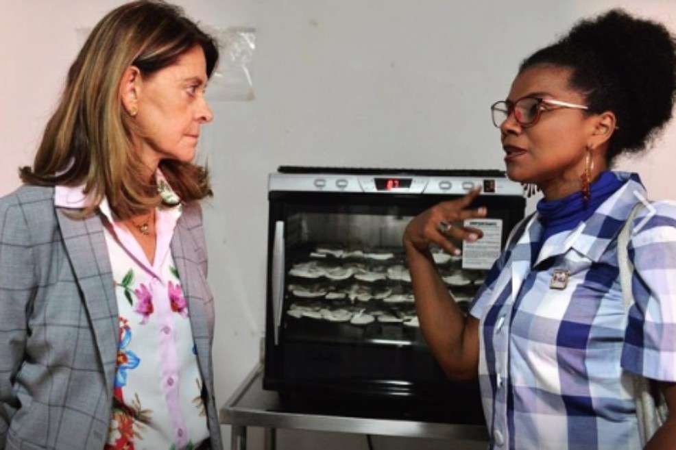 El pasado 6 de diciembre la vicepresidenta Marta Lucía Ramírez visitó la empresa Selvacéutica fundada por Mabel Torres en Quibdó.Facebook SelvacéuticaUna respuesta confusa