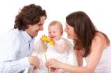 Papás versus mamás: ¿por quién se gasta más en su día?